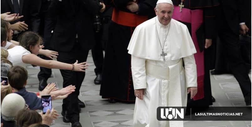 El papa dice el aborto nunca se puede perdonar; señala que equivale a “contratar a un sicario”