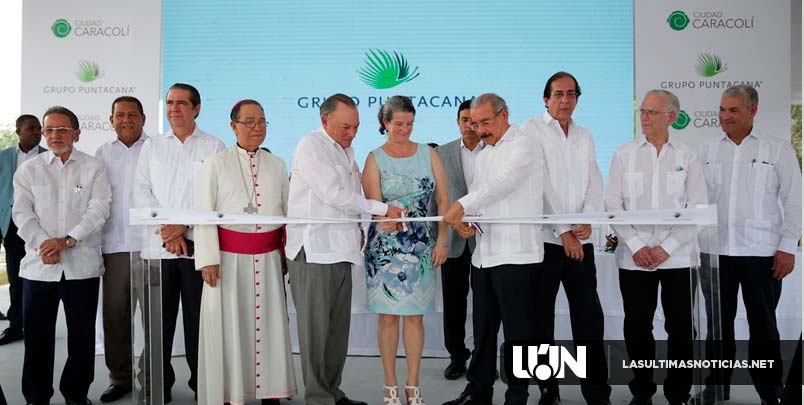 Presidente Danilo Medina asiste a presentación “Ciudad Caracolí”.