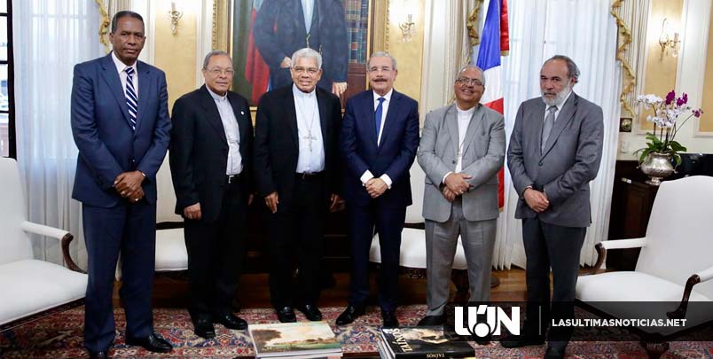 Presidente Medina sostiene encuentro de trabajo fraterno con monseñores Ozoria, Benito Ángeles y Burgos