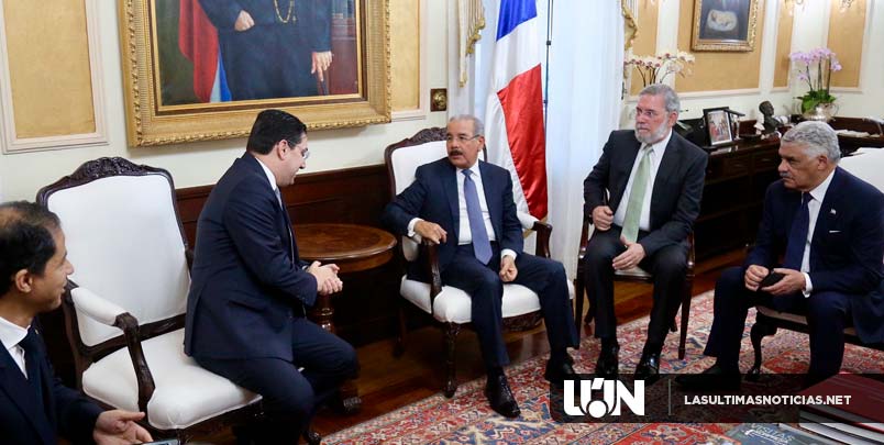Danilo Medina y ministro Asuntos Exteriores Reino de Marruecos conversan sobre cooperación en turismo, energía renovable y agricultura