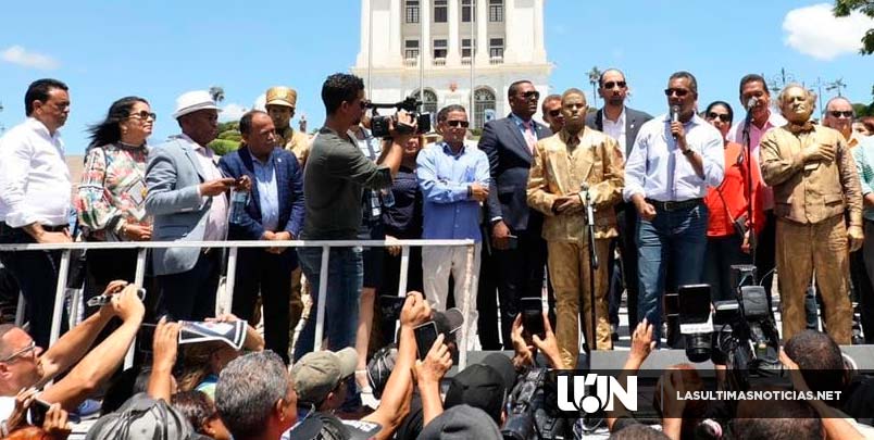 Movimiento en Defensa de la Constitución se concentra en Monumento de Santiago y demanda respeto a Carta Magna