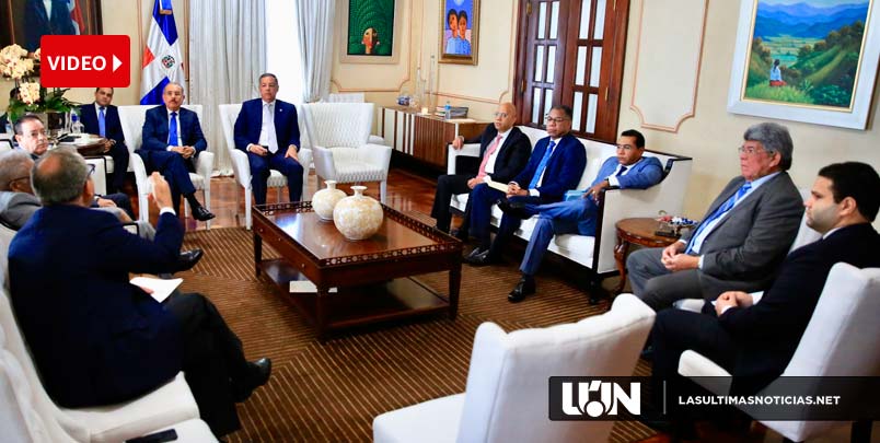 Presidente Danilo Medina encabeza reunión con titulares instituciones sector eléctrico