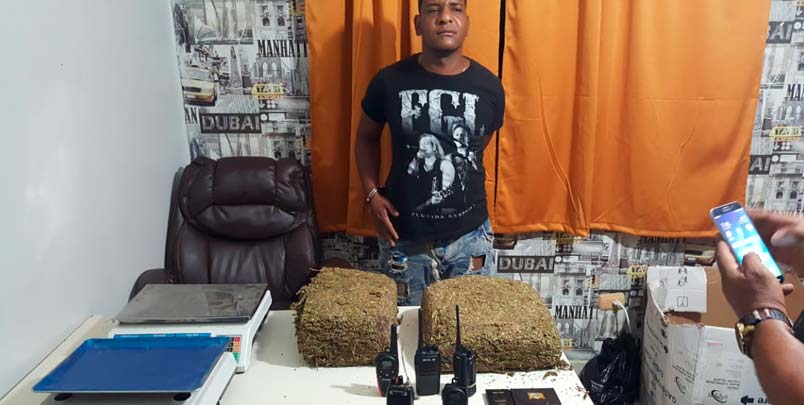 En SDE: Policía Nacional apresa hombre con 16 libras de marihuana en Los Mina