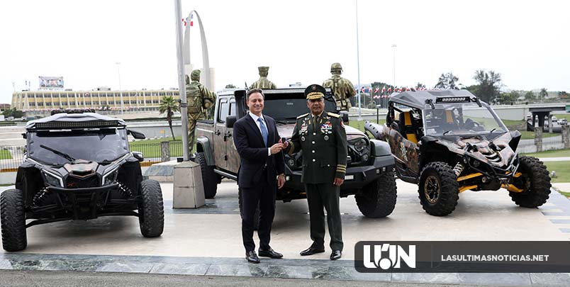 Procurador entrega tres vehículos todo terreno a Ministerio de Defensa para reforzar vigilancia en la frontera