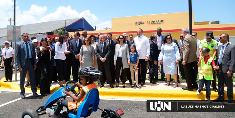 Ciudad Juan Bosch cuenta desde hoy con el primer Parque de Educación Vial del país. Danilo Medina encabeza entrega