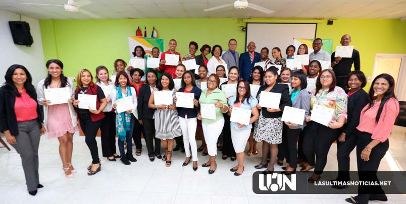 Despacho Primera Dama lleva a Santo Domingo Este y Oeste programa de formación “Construyendo Familias”