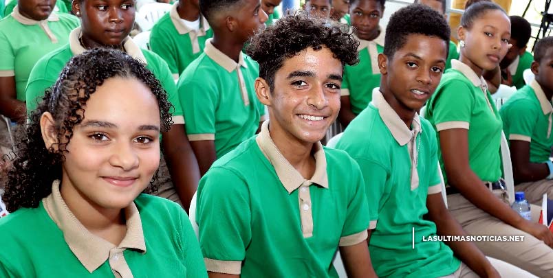 La Romana: presidente Danilo Medina entrega escuela y un politécnico en arte. 93% de estudiantes está en Jornada Escolar Extendida