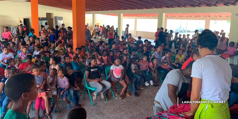Fundación Rosa Albania Gómez beneficia a 200 niños con útiles escolares