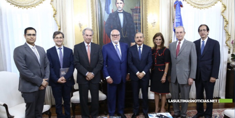 En marco 30 aniversario de EDUCA, presidente Danilo Medina recibe a Junta Directiva y conoce proyecto tecnológico