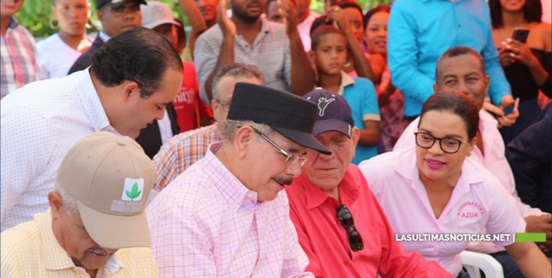 Visita Sorpresa, Danilo Medina visita parceleros de Azua