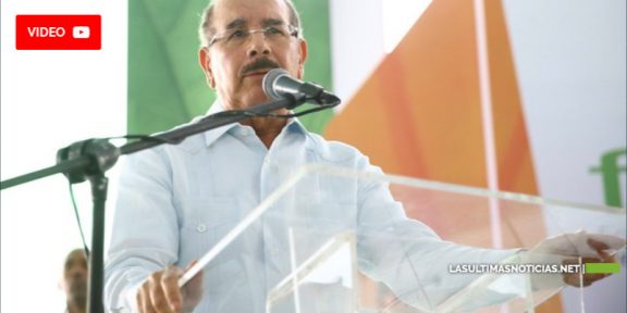 Danilo Medina se dirige a productores