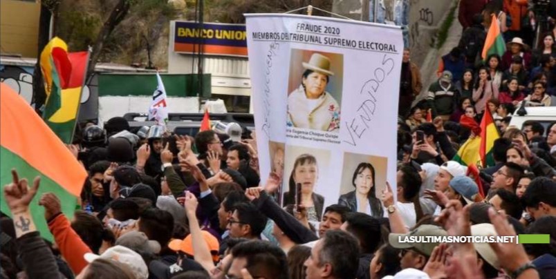 Las calles de Bolivia se llenan de rabia e indignación por la desconfianza en los resultados de las elecciones presidenciales