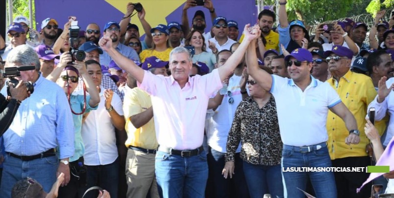 Gonzalo Castillo encabeza gran marcha caravana y juramenta candidatos municipales en Santiago