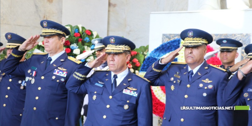Fuerza Aérea de República Dominicana realiza acto de ofrenda floral en el Altar de la Patria por motivo de 176 Aniversario de la Independencia RD
