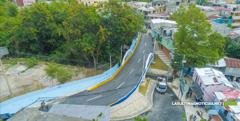 Collado inaugura puente vehicular en el Caliche, Los Ríos