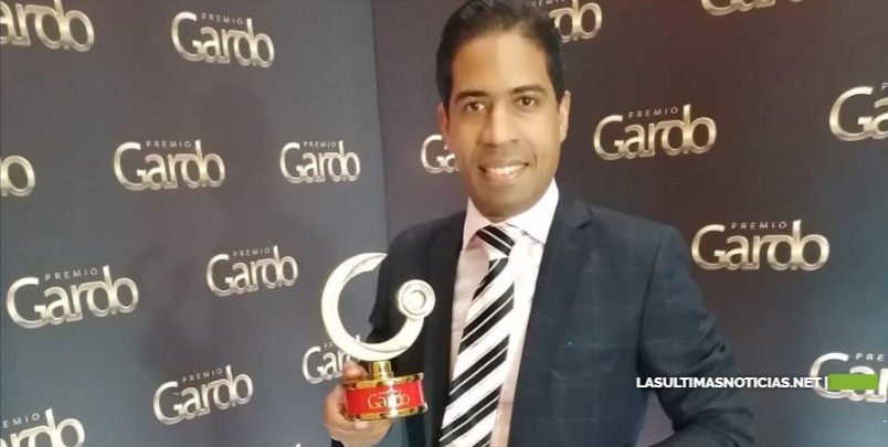 Locutor Wellington De León gana categoría en premios Gardo.