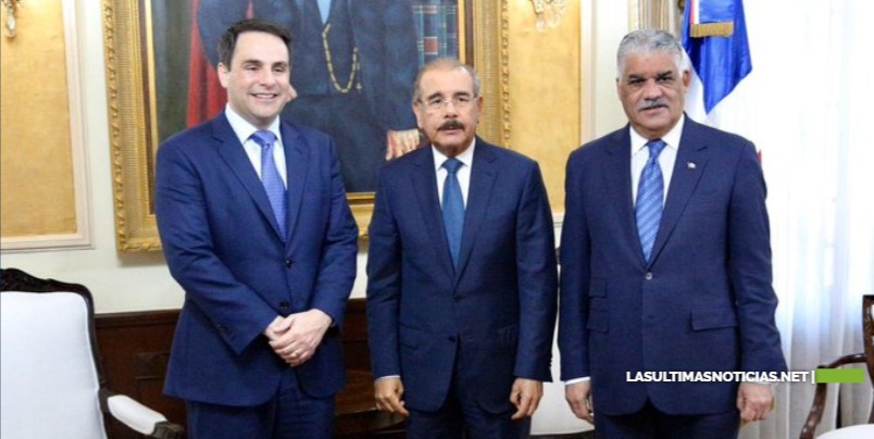 Presidente Danilo Medina recibe a Carlos Trujillo  embajador de los Estados Unidos ante la  OEA