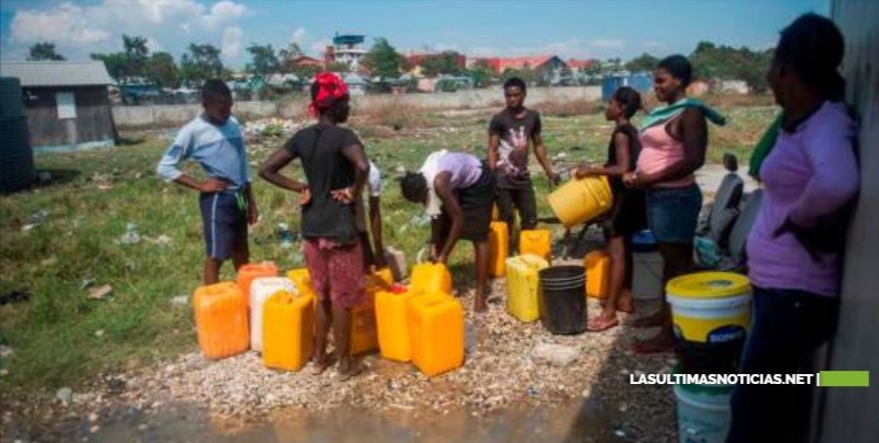 La difícil tarea de lavarse las manos en los campamentos de Haití