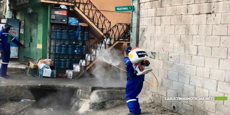 Residentes en barrios del Distrito Nacional agradecen jornada de fumigación realizada por Gonzalo Castillo