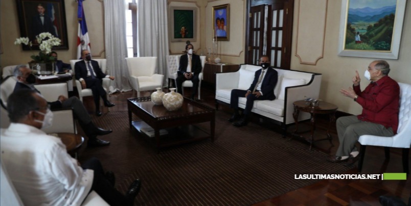 Presidente Danilo Medina se reúne con líderes sindicales; escucha visión y propuestas ante situación actual