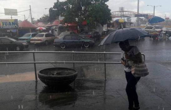 COE emite alerta verde para seis provincias por lluvias