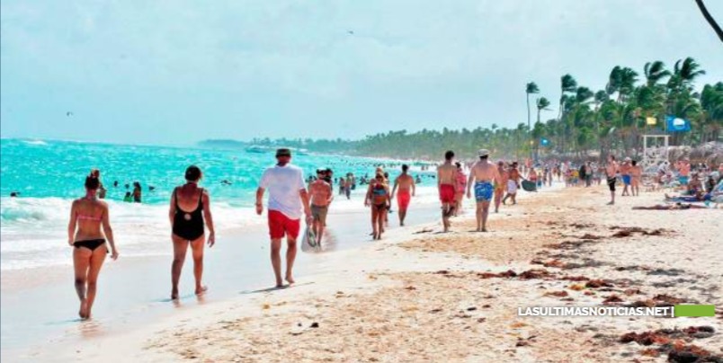 La llegada de turistas cae 43,4 % hasta abril en República Dominicana por el COVID-19