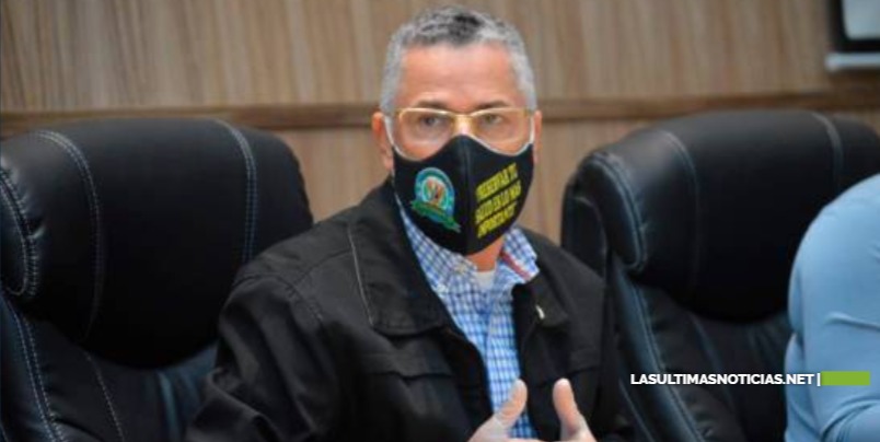 Alcalde Manuel Jiménez renuncia a yipeta de lujo y privilegios