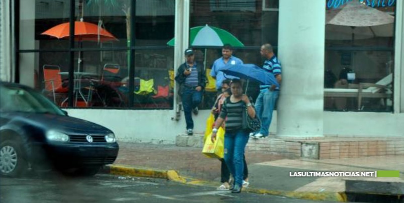 Llueve en el Gran Santo Domingo y mañana aumentará concentración de polvo del Sahara