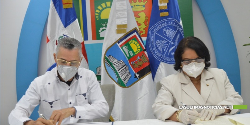 Manuel Jiménez y Emma Polanco suscriben convenio para establecer extensión UASD en SDE