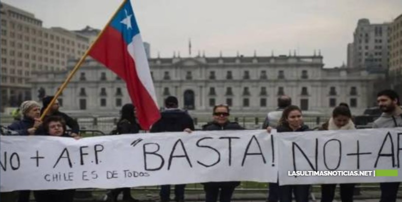 El retiro anticipado de las pensiones desangra a la derecha chilena