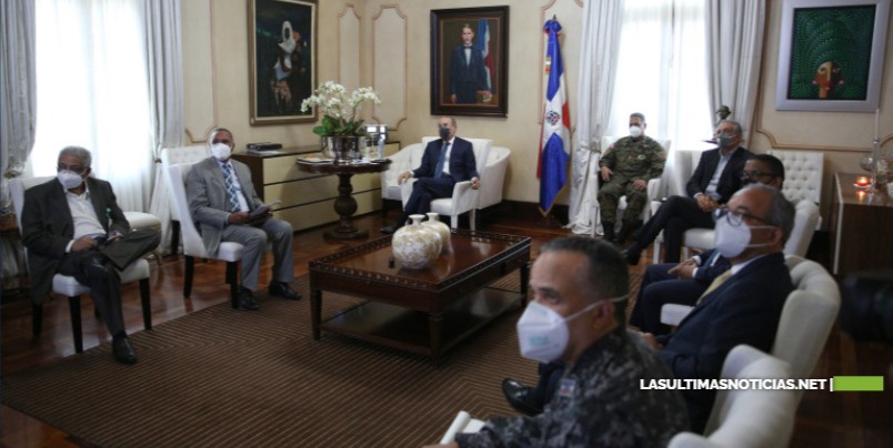 “Estamos listos para cualquier eventualidad ante potencial ciclón tropical”: Comité Nacional de Emergencias en reunión con Danilo Medina