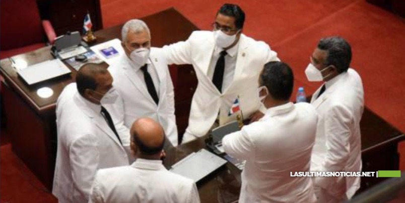 Transfuguismo de senadores y diputados genera recomposición en el Congreso Nacional