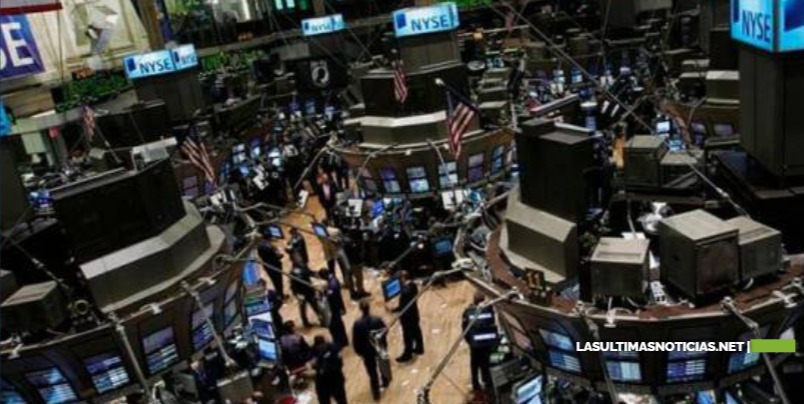 Wall Street regresa a las pérdidas y el Dow Jones baja más de 500 puntos