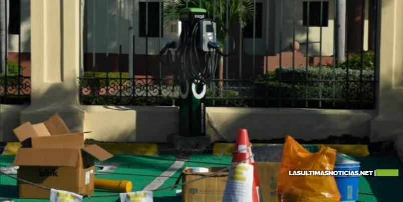 Instalan cargadores para vehículos eléctricos en el Palacio Nacional
