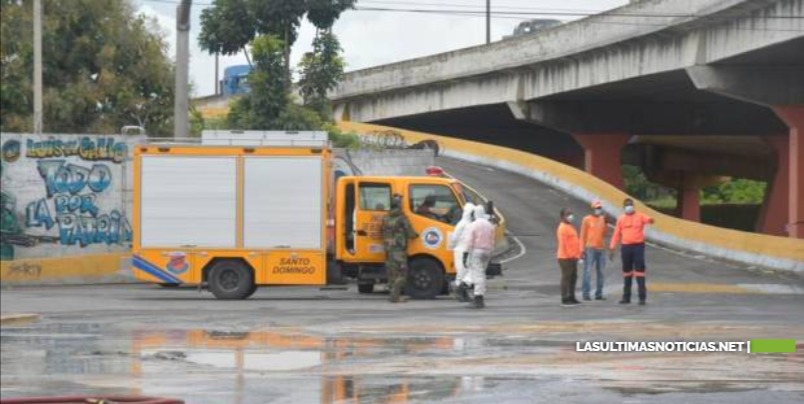 Cuatro personas afectadas por químico derramado en intersección de avenidas Independencia y Luperón