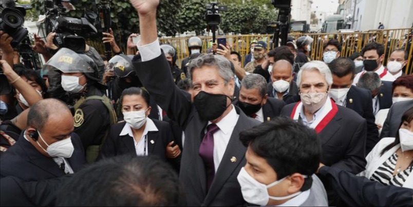 Perú hacia una transición pacífica con un político de consenso en el Gobierno
