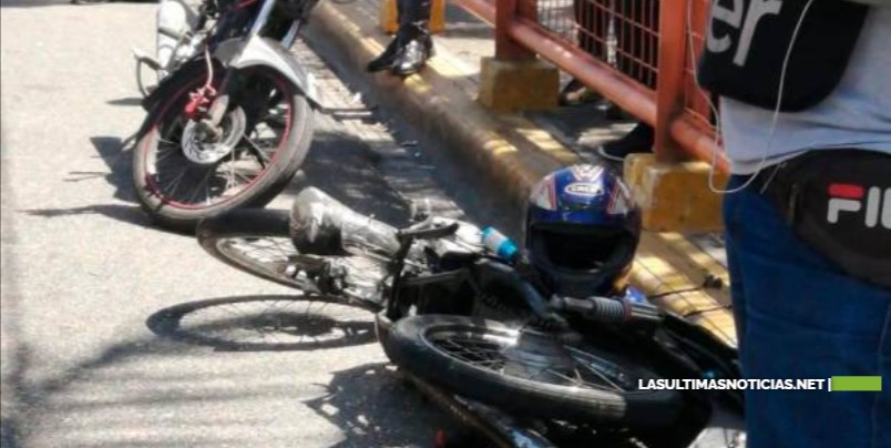 Choque entre vehículo de la escolta de la vicepresidenta y motocicleta deja un muerto y un herido