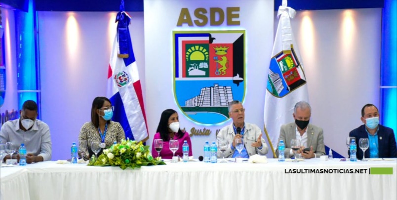 Manuel Jiménez  y legisladores coordinarán juntos proyectos de desarrollo en Santo Domingo Este
