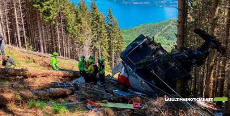 Tragedia con 14 muertos al caer una cabina de teleférico conmociona a Italia