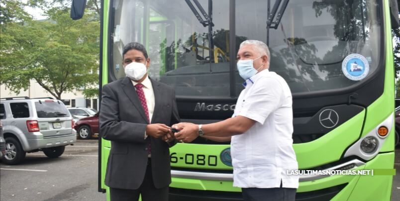 Director de la OMSA dispone autobús al COE para acciones respuesta de emergencias