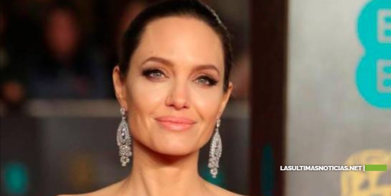 Angelina Jolie visita con una botella de vino a su ex Lee Miller en Nueva York
