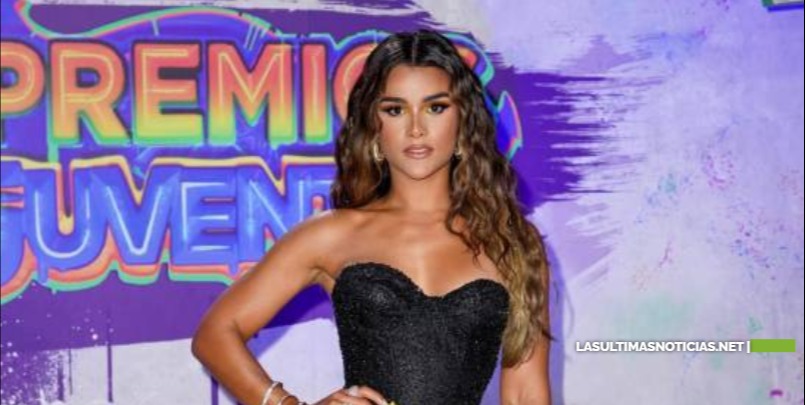 Clarissa Molina llega a la alfombra de Premios Juventud 2021; será conductora