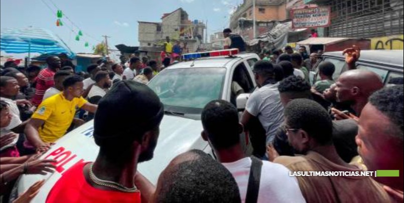 Una turba captura a dos extranjeros y se los entrega a la Policía en Haití