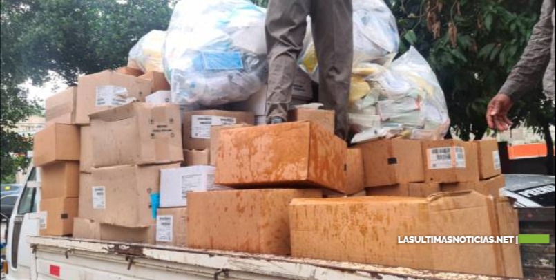 Fundación Cruz Jiminián envía varios camiones  de medicamentos, camas y ropa  para Haití