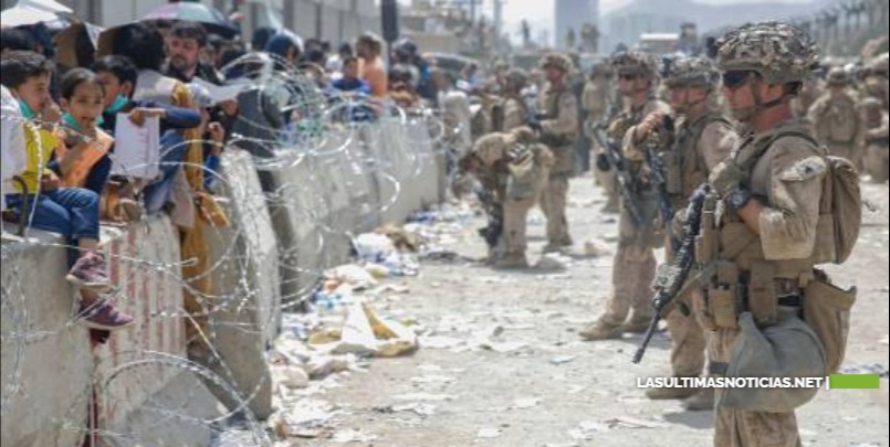 Varias personas mueren cuando esperaban su evacuación frente a aeropuerto de Kabul