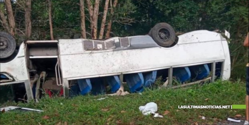 Un muerto y al menos 16 heridos en accidente en la autovía de Samaná