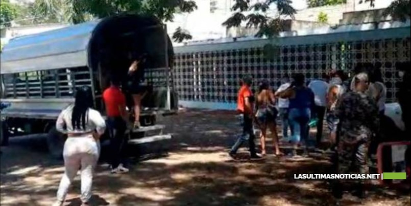 Policía sorprende a 28 personas en fiesta clandestina en Santiago