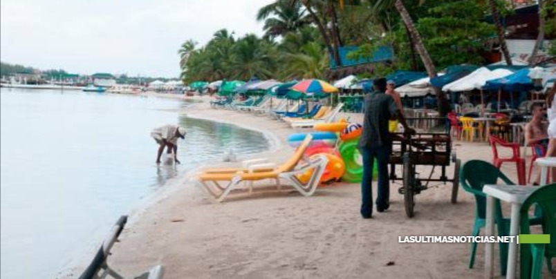 Alcalde de Boca Chica rechaza que la playa esté altamente contaminada