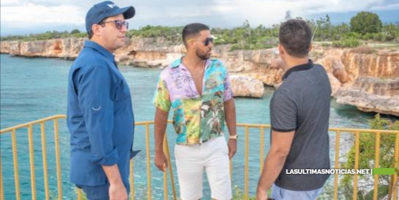 Romeo Santos visita Pedernales y muestra interés por proyectos turísticos