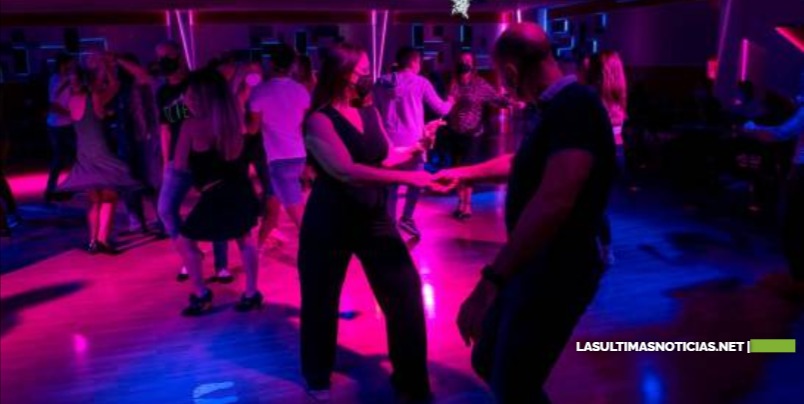 España vuelve a abrir las pistas de baile